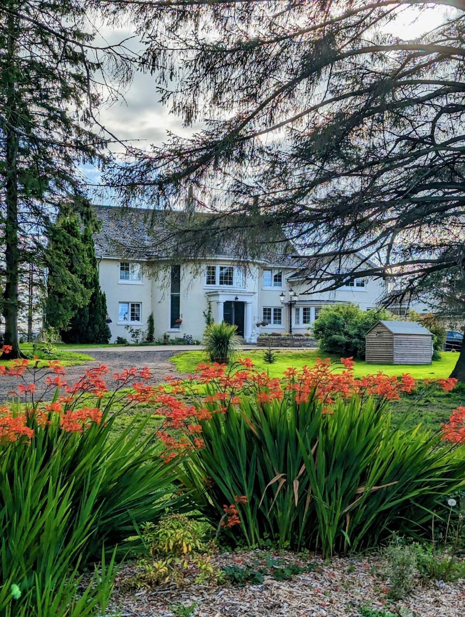 Finn Village - Loch Lomond Villa B&B - Black Room With Jacuzzi-Style Bath Glasgow Kültér fotó